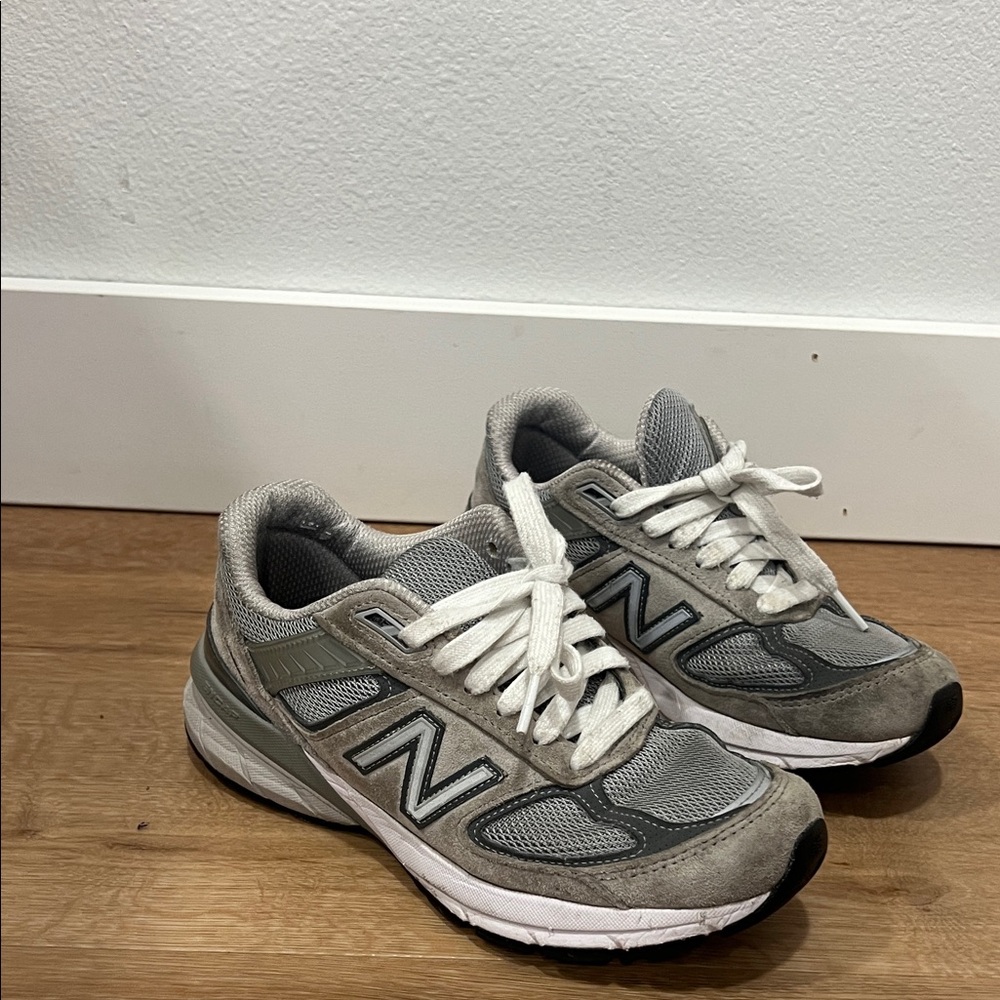 New Balance 990v5 Gray and White sneakers
